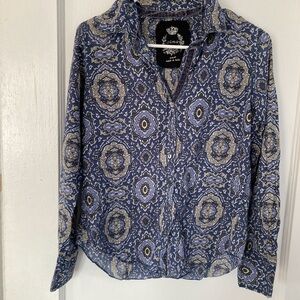 Cinoe Women's Blue Patterned Button-Down Shirt